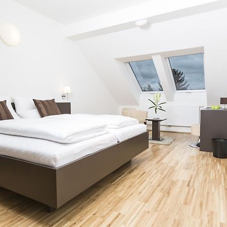 Gaestezimmer By Joechlinger Gerasdorf bei Wien Chambre photo