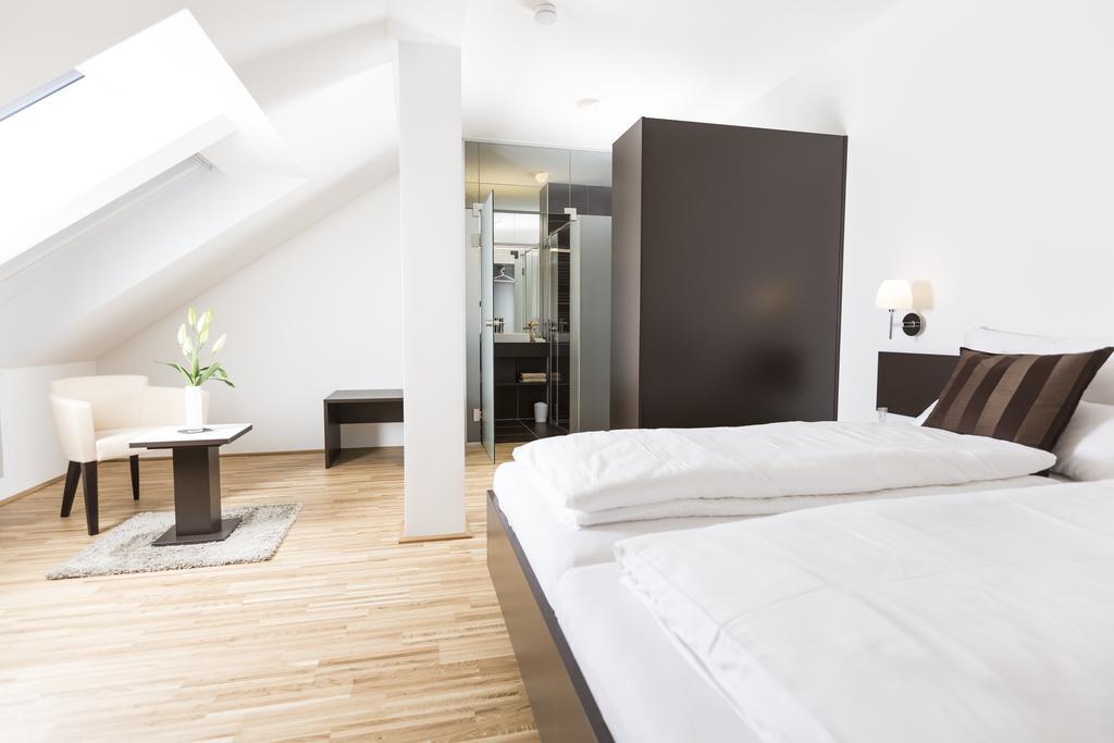 Gaestezimmer By Joechlinger Gerasdorf bei Wien Chambre photo