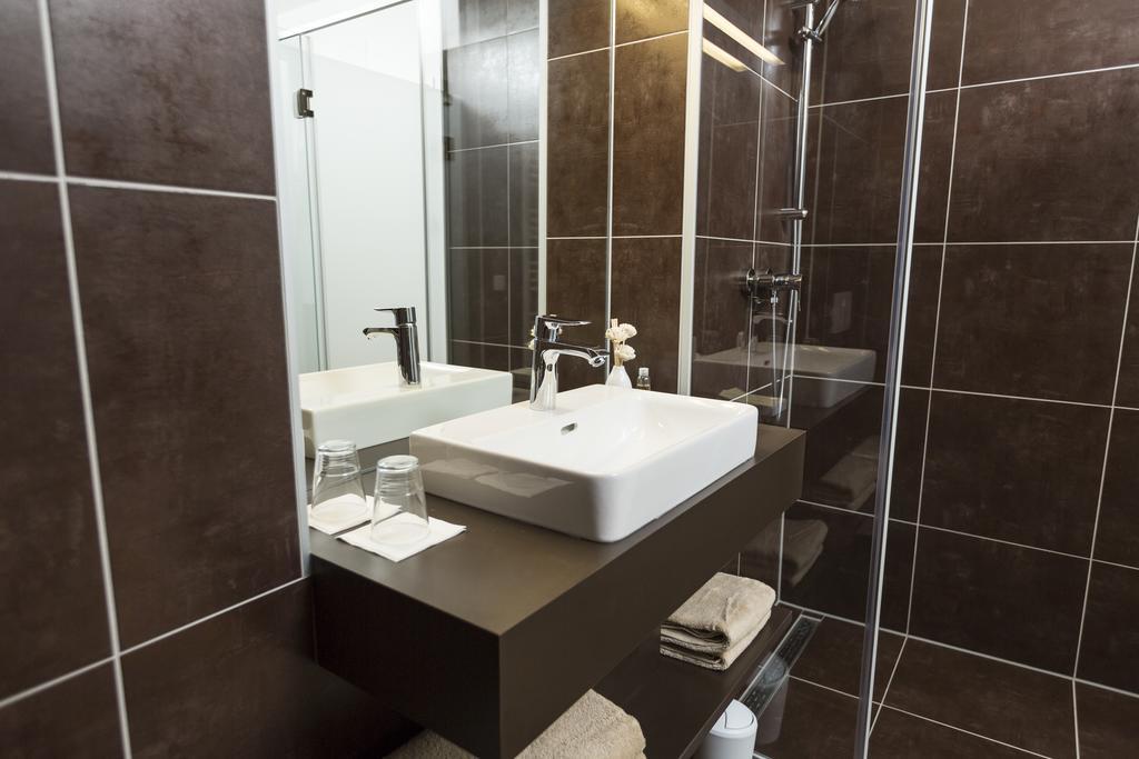 Gaestezimmer By Joechlinger Gerasdorf bei Wien Chambre photo